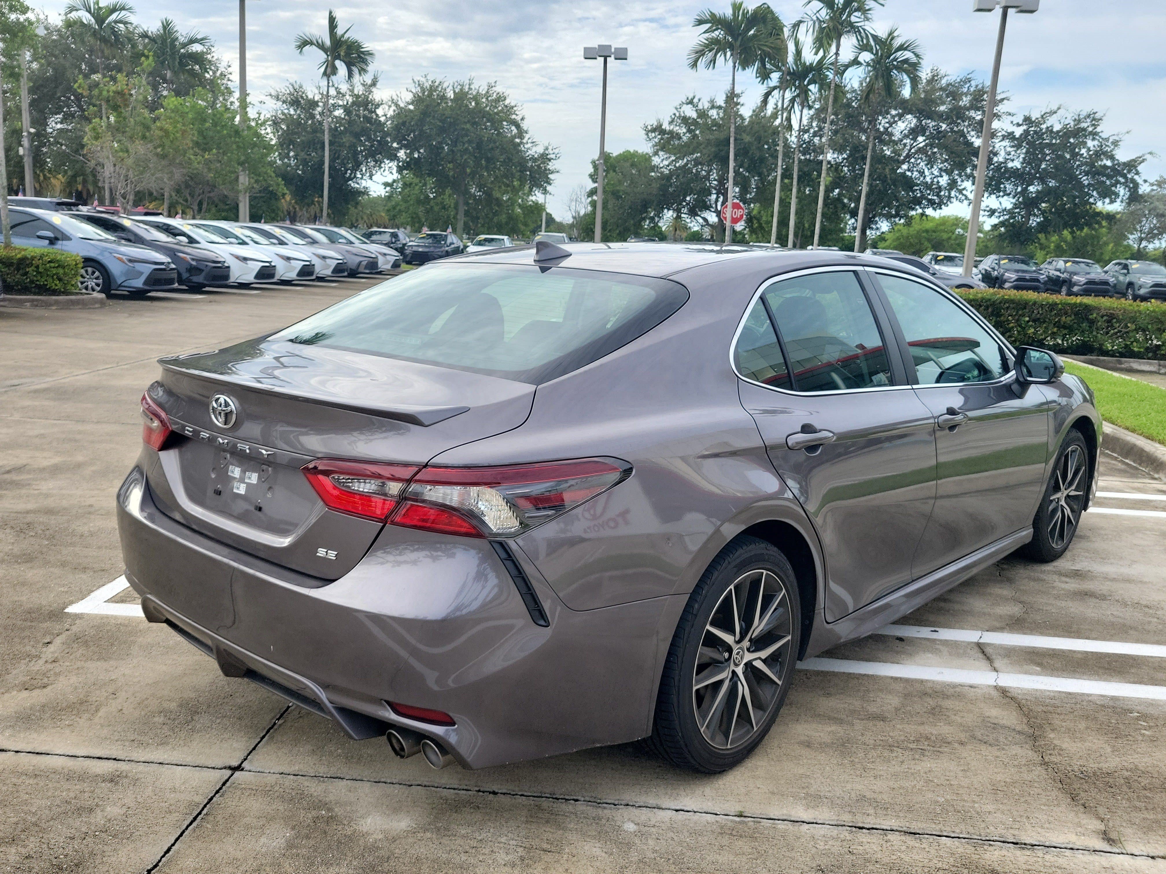 Used 2023 Toyota Camry SE FWD image 7
