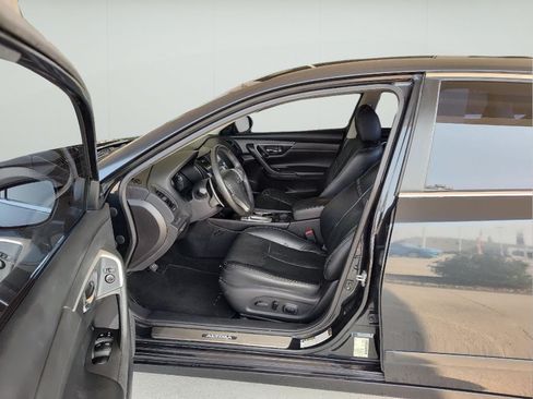 Used 2016 Nissan Altima 3.5 SL FWD image 10