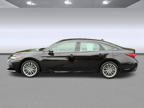 Used 2019 Toyota Avalon Limited w/ Advanced Safety Package FWD image 2
