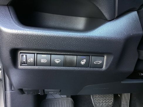 Used 2021 Toyota RAV4 XLE Premium AWD/4WD image 21