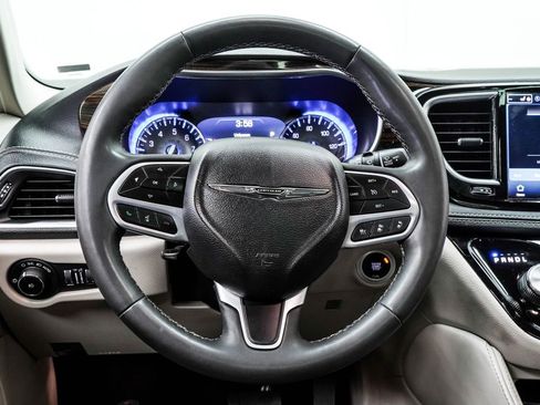 Used 2023 Chrysler Pacifica Limited FWD image 24