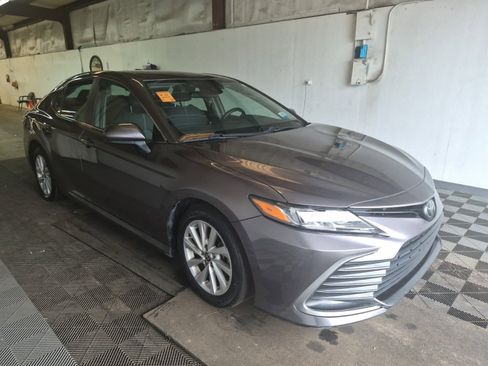 Used 2022 Toyota Camry LE FWD image 4