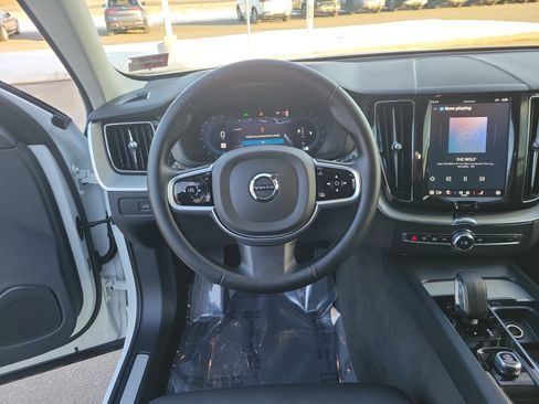 Used 2025 Volvo XC60 B5 Plus image 20