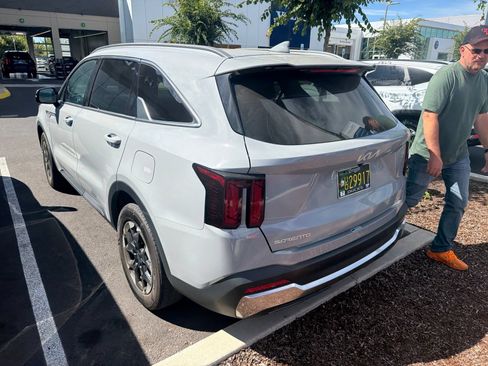Used 2024 Kia Sorento S w/ Panoramic Sunroof Package AWD/4WD image 5