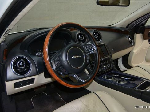 Used 2012 Jaguar XJ L image 11