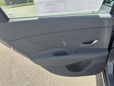 New 2025 Hyundai Elantra SEL image 21