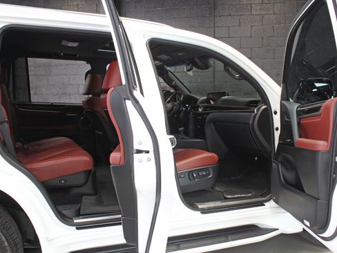 Used 2021 Lexus LX 570 4WD w/ Sport Package image 31