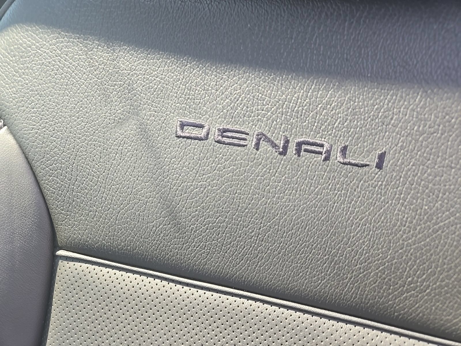 Used 2024 GMC Sierra 1500 Denali w/ Denali Reserve Package AWD/4WD image 25