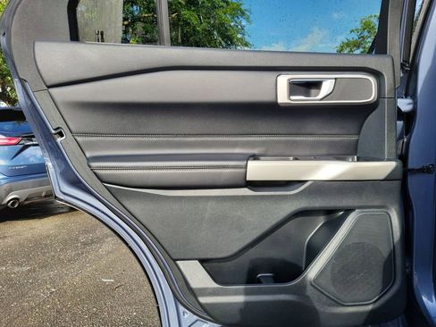 Used 2021 Ford Explorer XLT w/ Equipment Group 202A RWD image 10