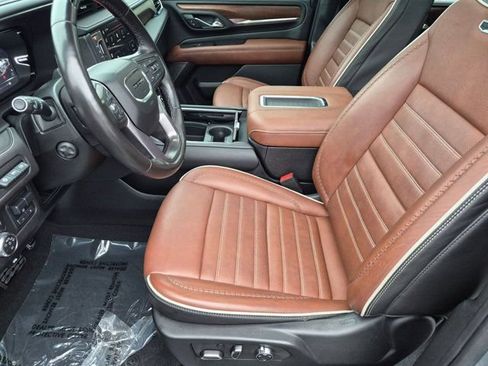 Used 2023 GMC Yukon XL Denali Ultimate AWD/4WD image 9
