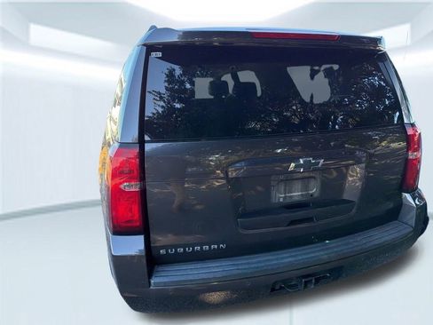 Used 2018 Chevrolet Suburban LT image 17