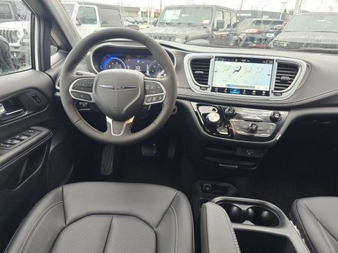 New 2026 Chrysler Pacifica Select image 20