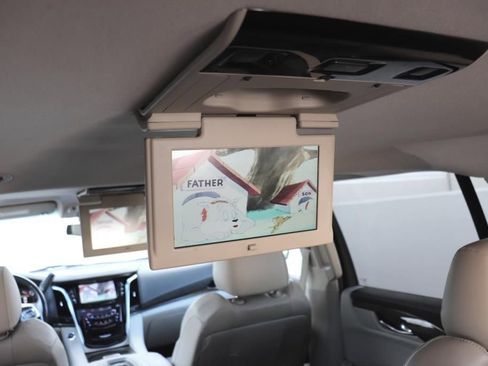 Used 2019 Cadillac Escalade ESV Premium Luxury image 3