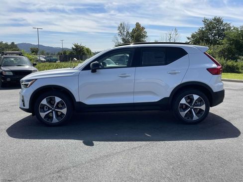 New 2026 Volvo XC40 B5 Plus w/ Protection Package Premier image 27
