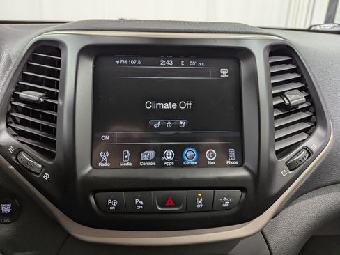 Used 2017 Jeep Cherokee Limited w/ Luxury Group image 19