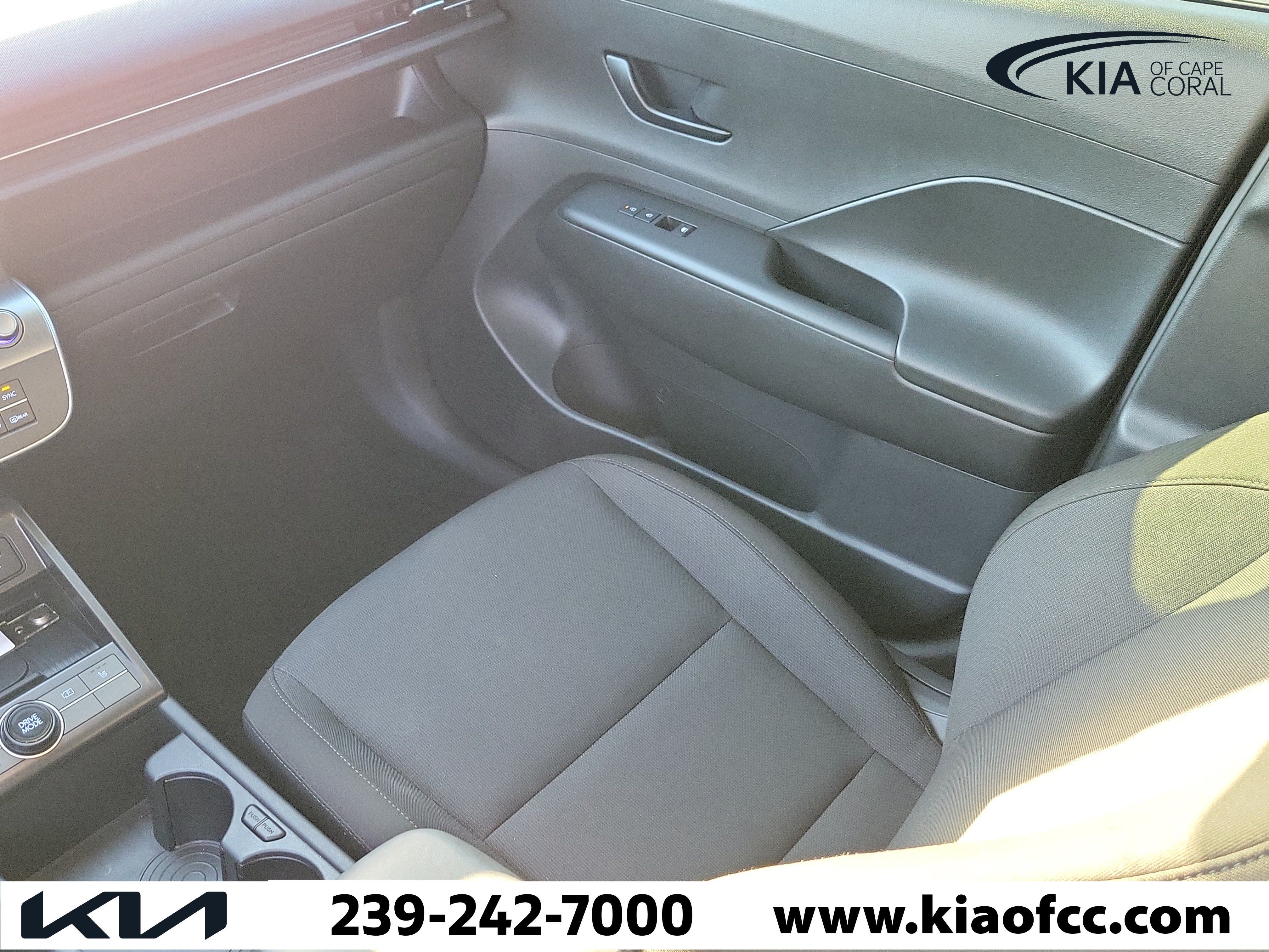 Used 2024 Hyundai Kona SEL w/ Convenience Package FWD image 17