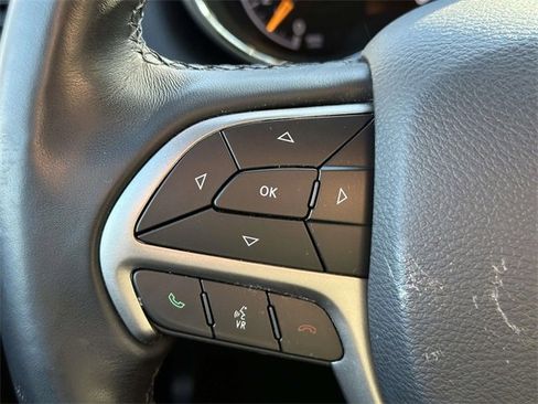 Certified 2019 Jeep Grand Cherokee Laredo image 30