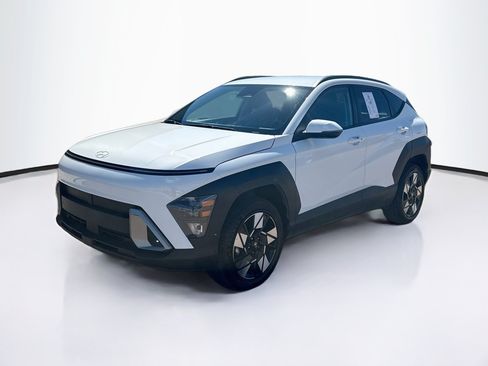 Used 2025 Hyundai Kona SEL AWD/4WD image 3