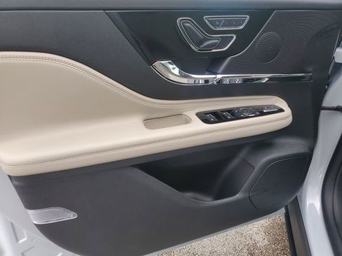 New 2026 Lincoln Corsair Premiere FWD image 18