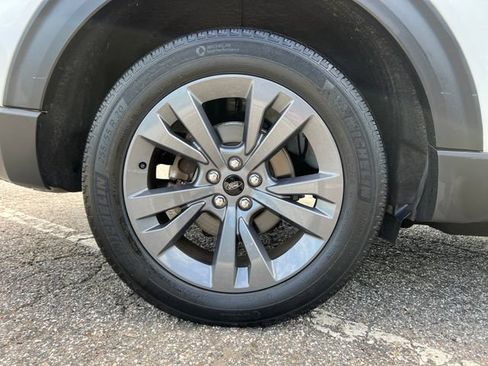Used 2023 Ford Explorer XLT w/ Equipment Group 202A AWD/4WD image 14