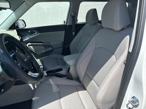 Used 2025 Kia Soul EX FWD image 9