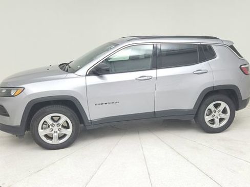 Used 2024 Jeep Compass Latitude image 2