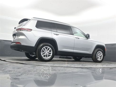 New 2025 Jeep Grand Cherokee L Laredo image 40