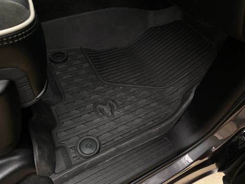 Used 2024 RAM 1500 Laramie AWD/4WD image 15