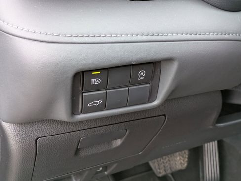 Used 2023 Toyota Highlander XLE AWD/4WD image 16