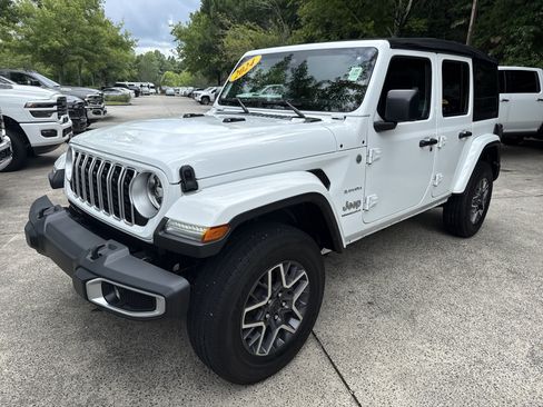 Used 2024 Jeep Wrangler Unlimited Sahara AWD/4WD image 3