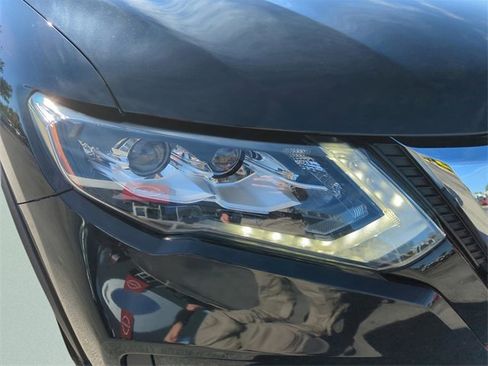 Certified 2019 Nissan Rogue SL w/ Premium Package image 15