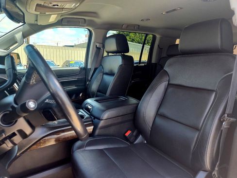 Used 2020 Chevrolet Suburban LT image 13