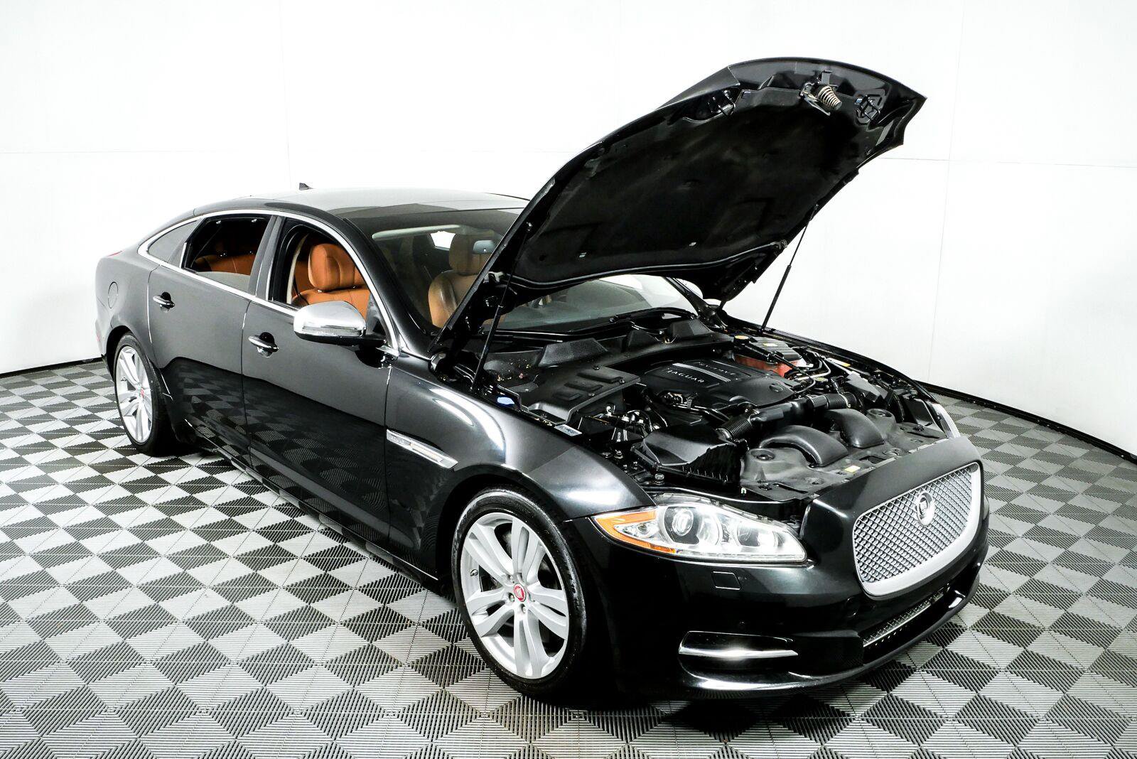 Used 2013 Jaguar XJ L Portfolio AWD/4WD image 35