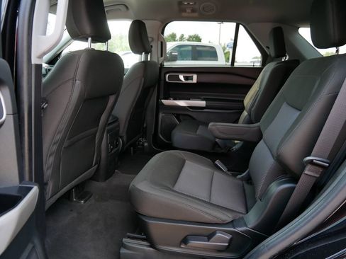 Used 2022 Ford Explorer XLT AWD/4WD image 10