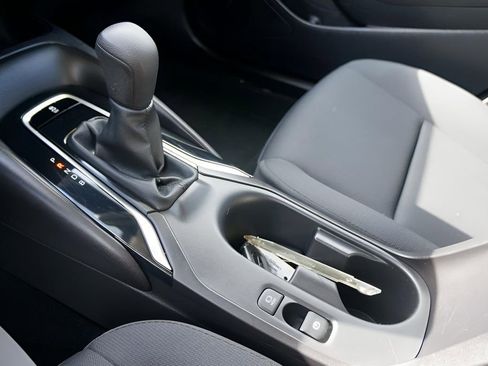 Used 2025 Toyota Corolla LE image 25