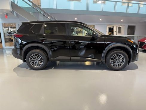 Used 2025 Nissan Rogue S image 34