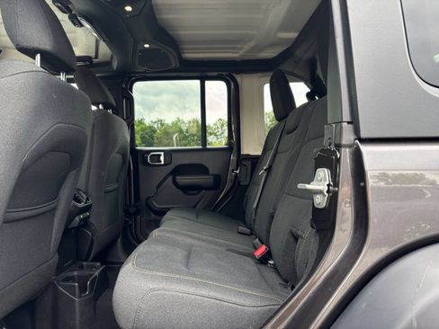Used 2025 Jeep Wrangler Unlimited Sport AWD/4WD image 25