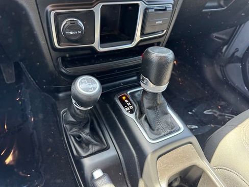 Used 2023 Jeep Wrangler Unlimited Sport AWD/4WD image 19