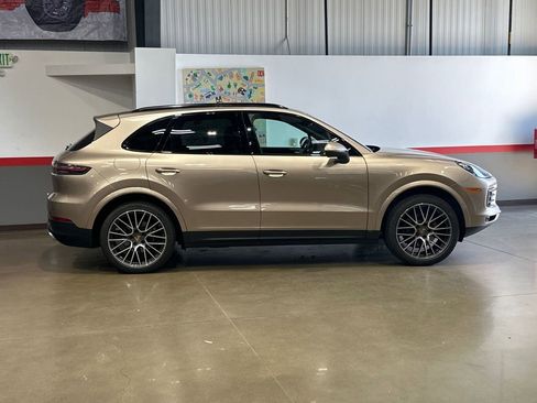 Used 2019 Porsche Cayenne AWD/4WD image 5