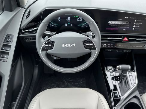 New 2026 Kia Niro EX FWD image 14