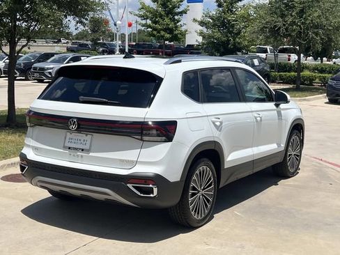New 2026 Volkswagen Taos SE FWD image 8