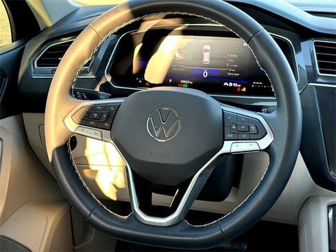 Certified 2023 Volkswagen Tiguan SE w/ Panoramic Sunroof Package image 30