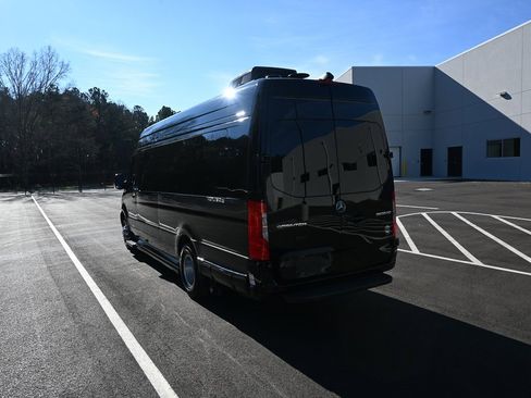 Used 2024 Mercedes-Benz Sprinter 3500 image 4