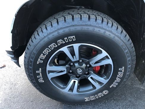 Used 2019 Toyota Tacoma 4x4 Double Cab image 10