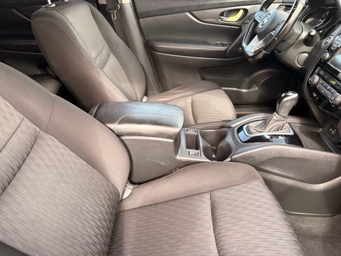 Used 2020 Nissan Rogue SV FWD image 11
