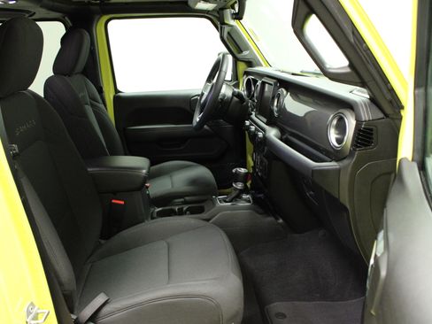 Used 2023 Jeep Wrangler Sahara image 14