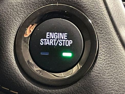 Used 2022 Chevrolet Trax LT w/ LT Convenience Package image 28