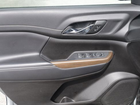 Used 2023 GMC Acadia SLE FWD image 26