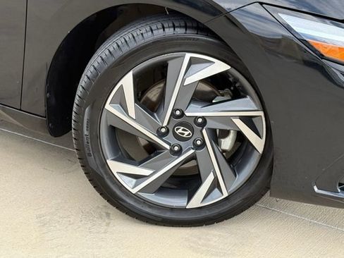 Used 2024 Hyundai Elantra Limited FWD image 2