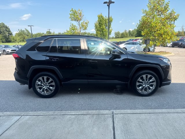 Used 2021 Toyota RAV4 XLE Premium AWD/4WD image 5